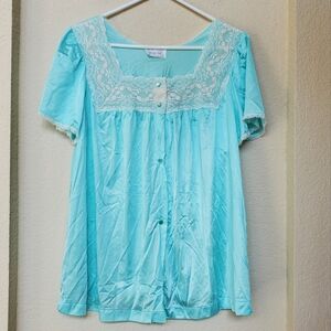 Vanity Fair Short Button Front Robe.  Size Medium